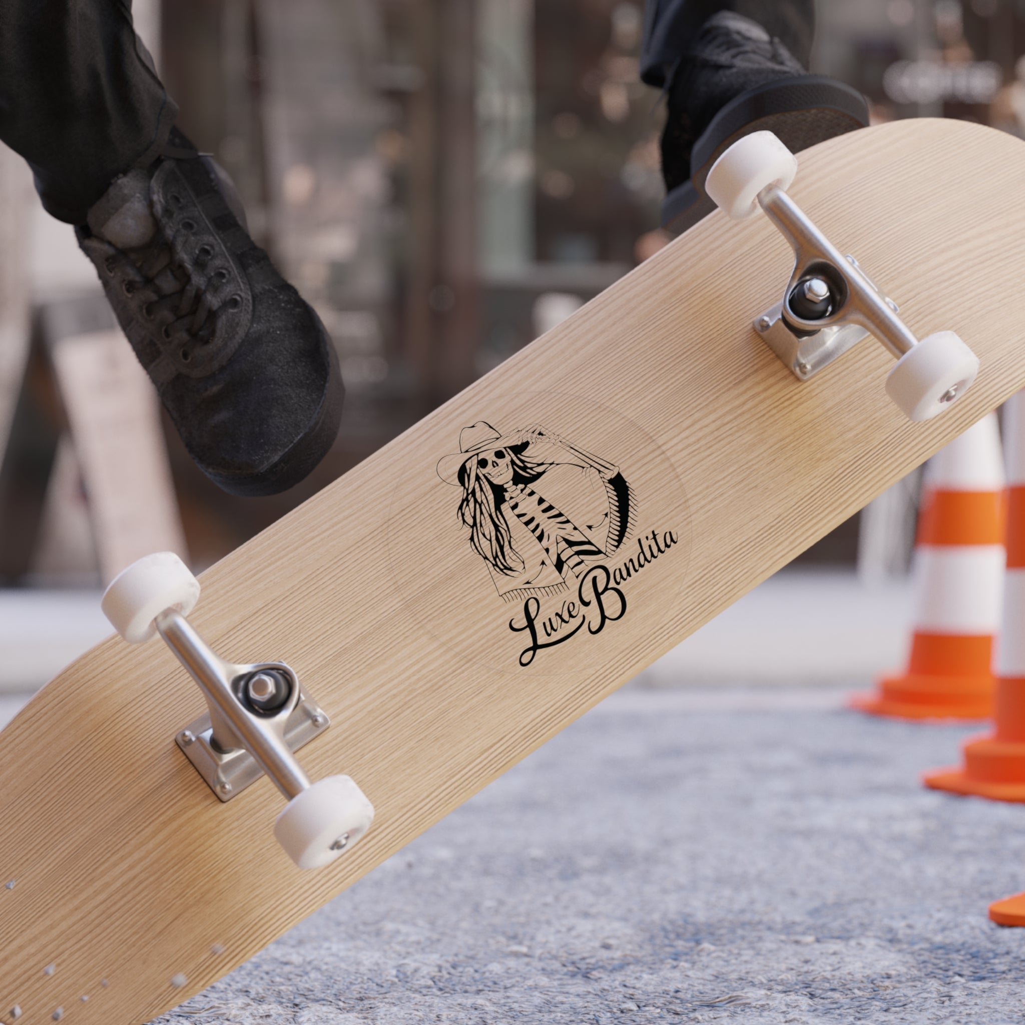 Luxe Bandita - Round Transparent Outdoor Sticker